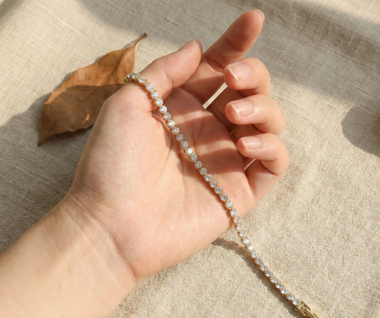 Altın Rengi Bileklik - Zarafetin Çizgisi