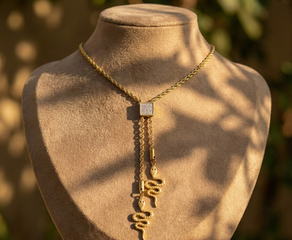 Altın Rengi Kolye - Zehir ve Şifa