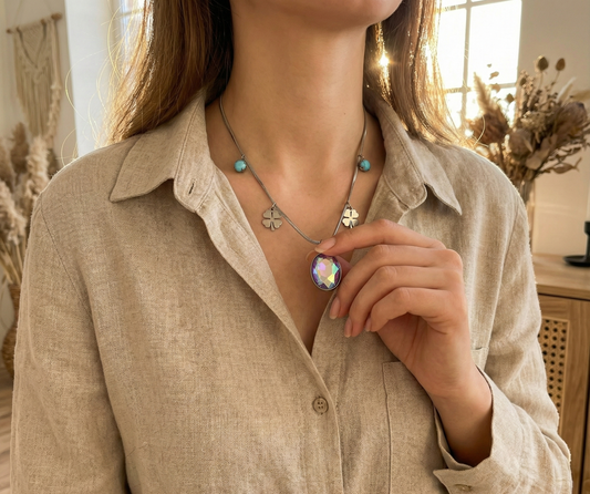 Gümüş Rengi Kolye - Kaderin Parıltısı